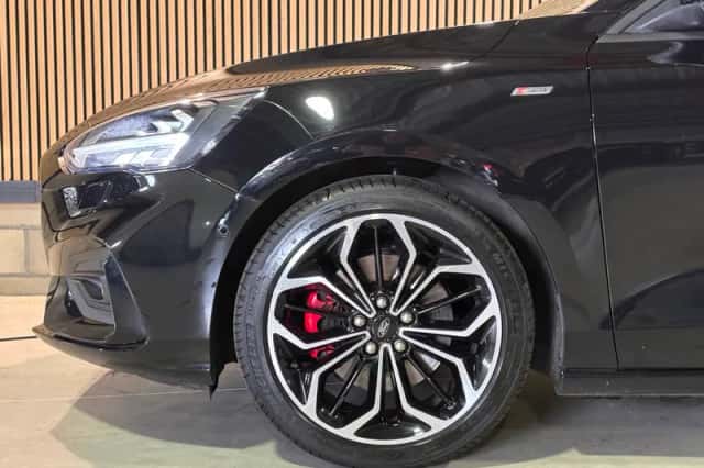 Ford Focus (2021) thumbnail 6