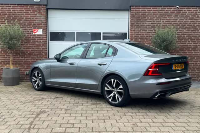Volvo S60 (2021) thumbnail 4