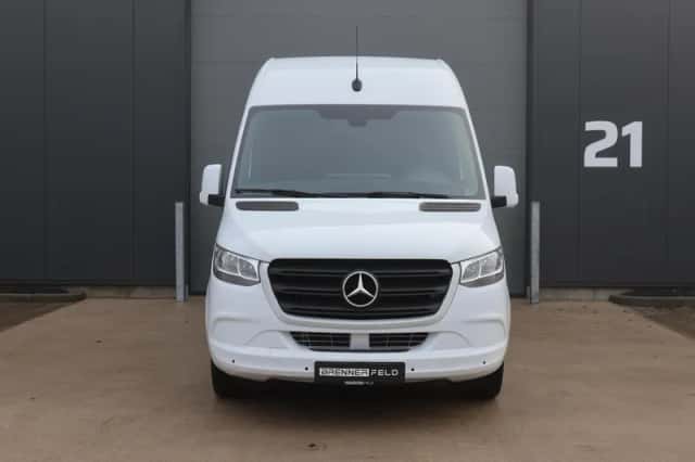 Mercedes-Benz Sprinter (2023) thumbnail 2