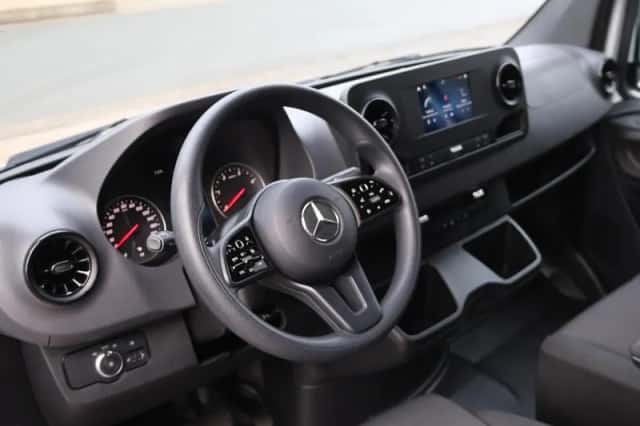 Mercedes-Benz Sprinter (2023) thumbnail 4