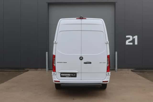 Mercedes-Benz Sprinter (2023) thumbnail 5