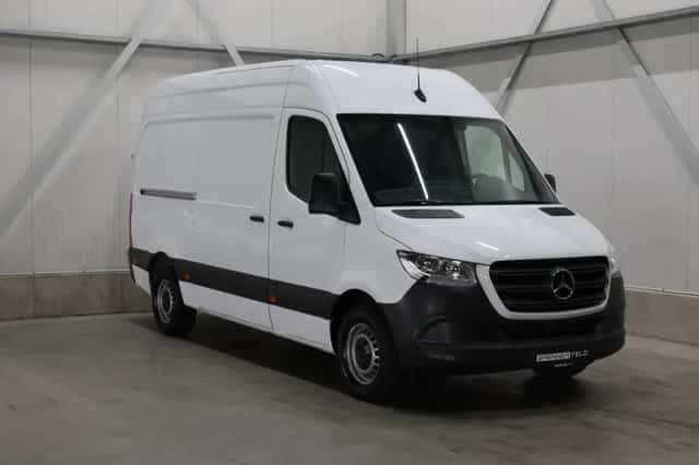 Mercedes-Benz Sprinter (2023) thumbnail 1