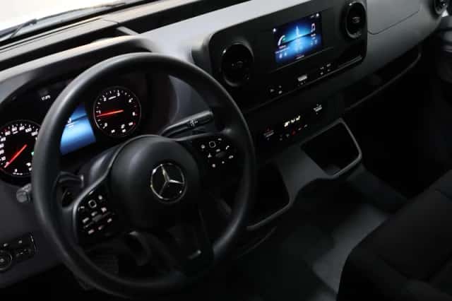 Mercedes-Benz Sprinter (2023) thumbnail 5