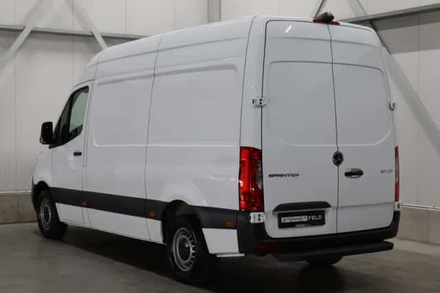 Mercedes-Benz Sprinter (2023) thumbnail 2
