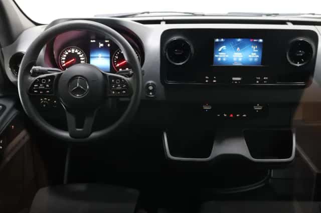 Mercedes-Benz Sprinter (2023) thumbnail 4