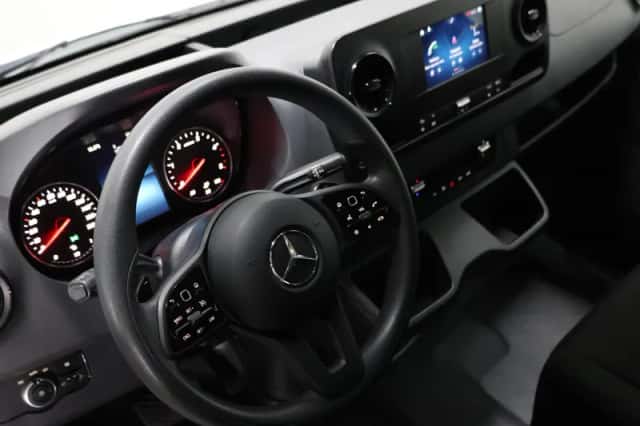Mercedes-Benz Sprinter (2023) thumbnail 5