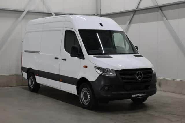 Mercedes-Benz Sprinter (2022) thumbnail 1