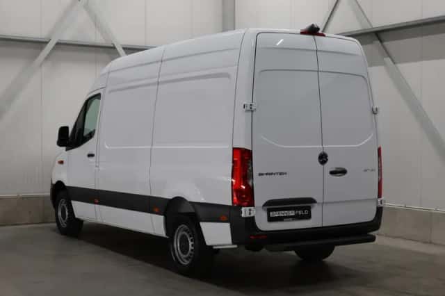 Mercedes-Benz Sprinter (2022) thumbnail 2