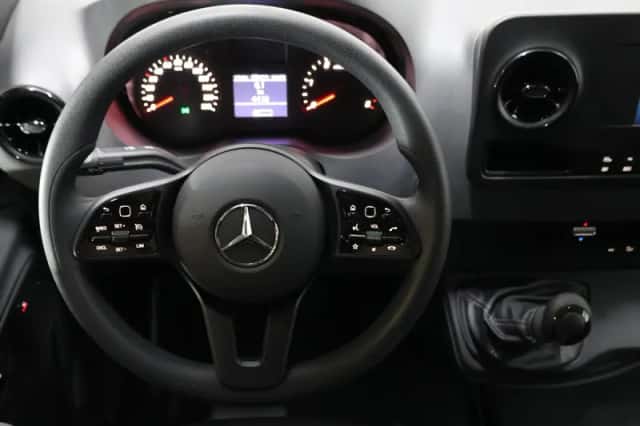 Mercedes-Benz Sprinter (2022) thumbnail 4