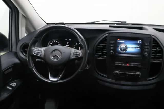 Mercedes-Benz Vito (2023) thumbnail 4