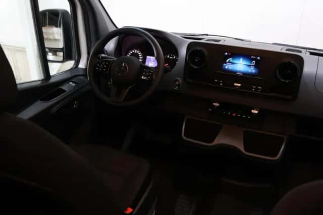 Mercedes-Benz Sprinter (2024) thumbnail 3