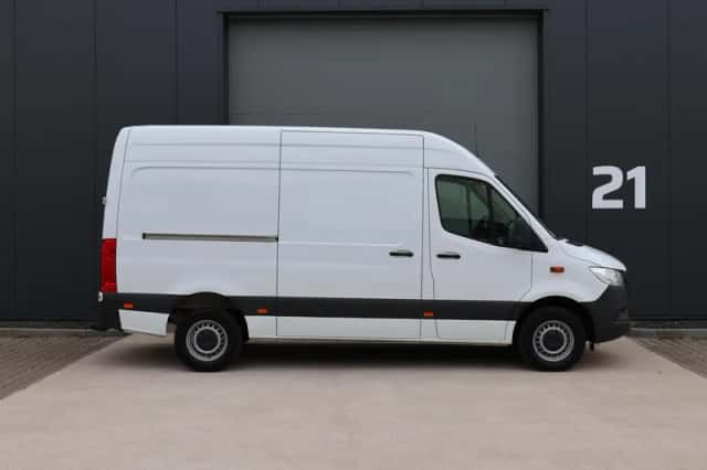 Mercedes-Benz Sprinter (2024) thumbnail 1