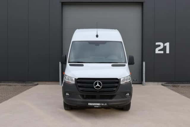 Mercedes-Benz Sprinter (2024) thumbnail 2