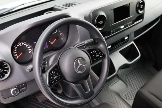 Mercedes-Benz Sprinter (2024) thumbnail 4