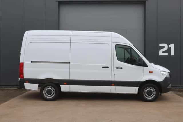Mercedes-Benz Sprinter (2024) thumbnail 1