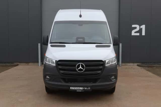 Mercedes-Benz Sprinter (2024) thumbnail 2