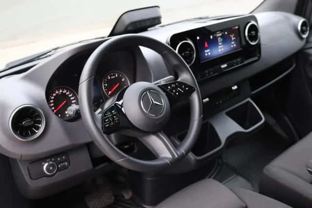 Mercedes-Benz Sprinter (2024) thumbnail 4