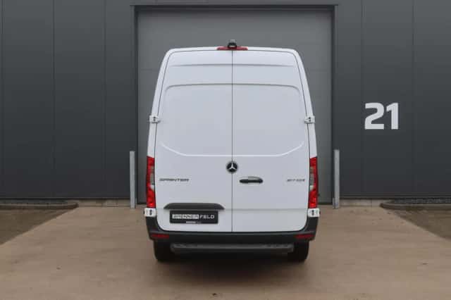 Mercedes-Benz Sprinter (2024) thumbnail 5