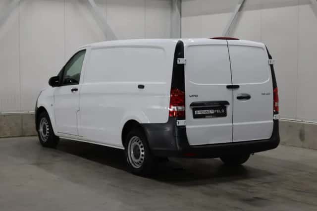 Mercedes-Benz Vito (2023) thumbnail 2