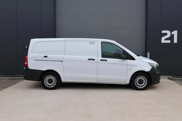 Mercedes-Benz Vito (2023) thumbnail 1