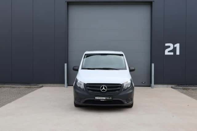 Mercedes-Benz Vito (2023) thumbnail 2