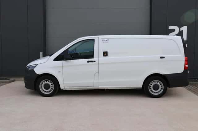 Mercedes-Benz Vito (2023) thumbnail 3