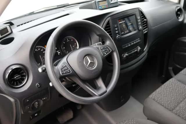 Mercedes-Benz Vito (2023) thumbnail 4