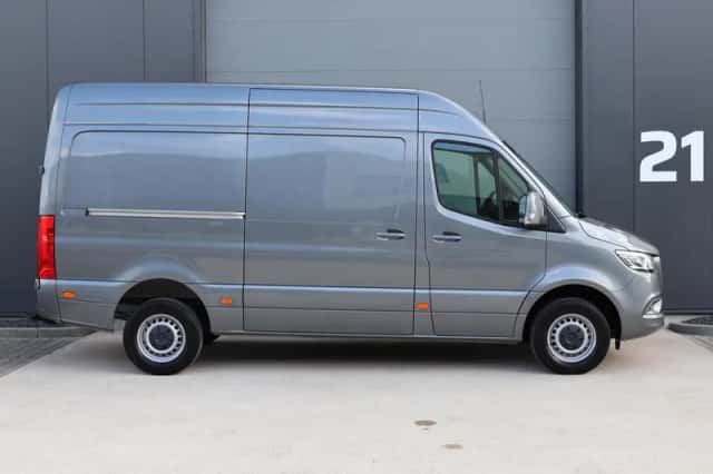 Mercedes-Benz Sprinter (2024) thumbnail 1