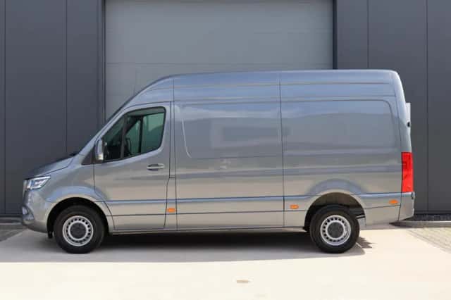 Mercedes-Benz Sprinter (2024) thumbnail 3