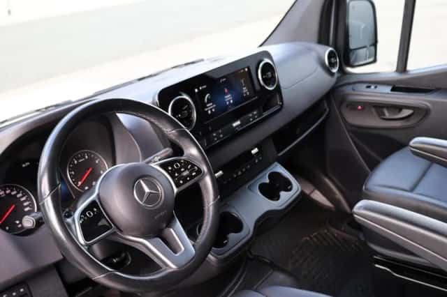 Mercedes-Benz Sprinter (2024) thumbnail 4
