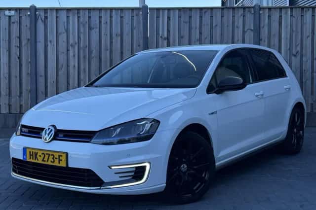 Volkswagen Golf (2015) thumbnail 1