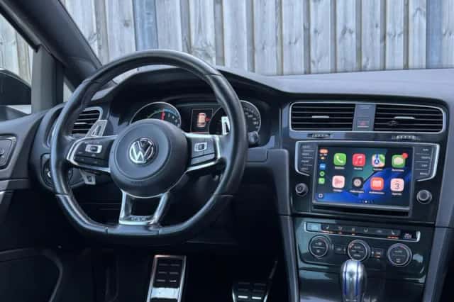 Volkswagen Golf (2015) thumbnail 2