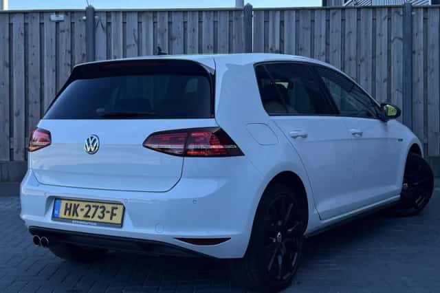 Volkswagen Golf (2015) thumbnail 3