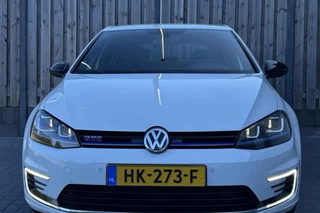 Volkswagen Golf (2015) thumbnail 4
