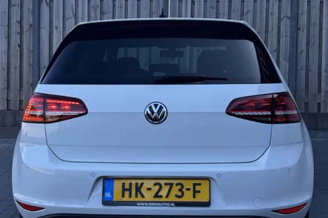 Volkswagen Golf (2015) thumbnail 5