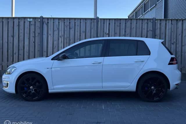 Volkswagen Golf (2015) thumbnail 6