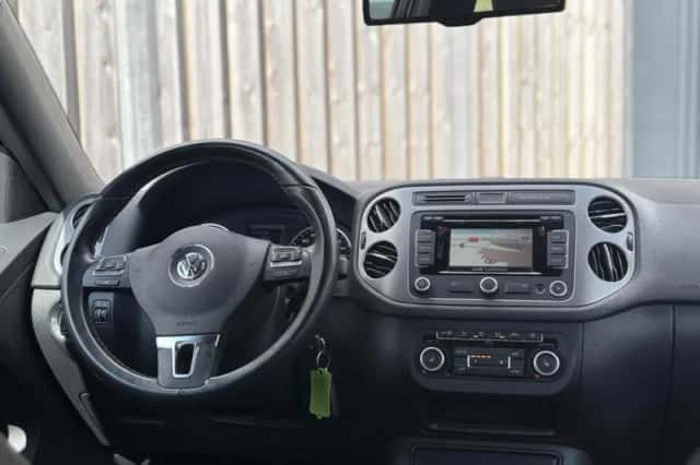 Volkswagen Tiguan (2015) thumbnail 2