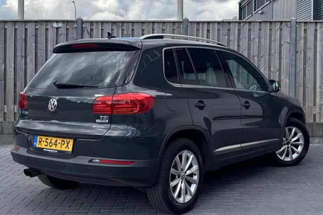 Volkswagen Tiguan (2015) thumbnail 3
