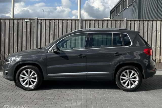 Volkswagen Tiguan (2015) thumbnail 6