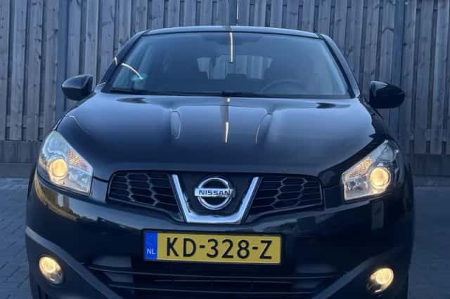 Nissan Qashqai (2010) thumbnail 4