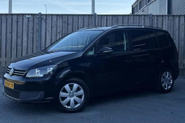 Volkswagen Touran (2014) thumbnail 1