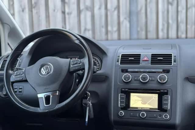 Volkswagen Touran (2014) thumbnail 2