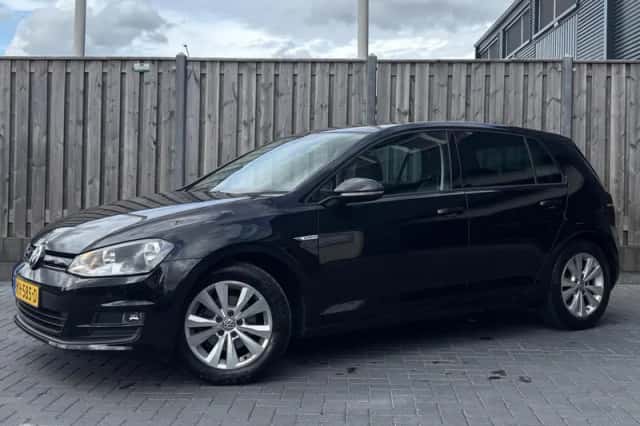 Volkswagen Golf (2016) thumbnail 1