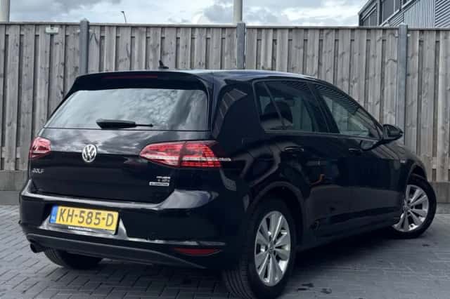 Volkswagen Golf (2016) thumbnail 3