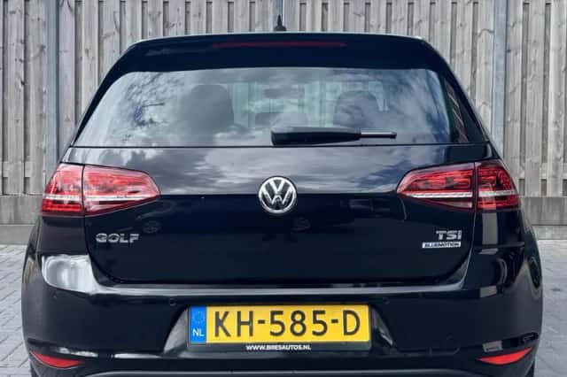Volkswagen Golf (2016) thumbnail 5