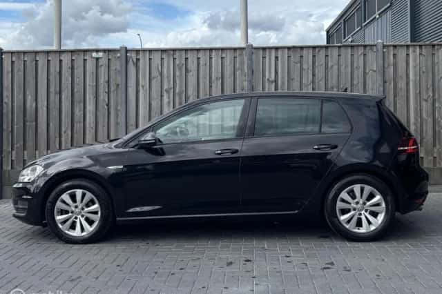 Volkswagen Golf (2016) thumbnail 6