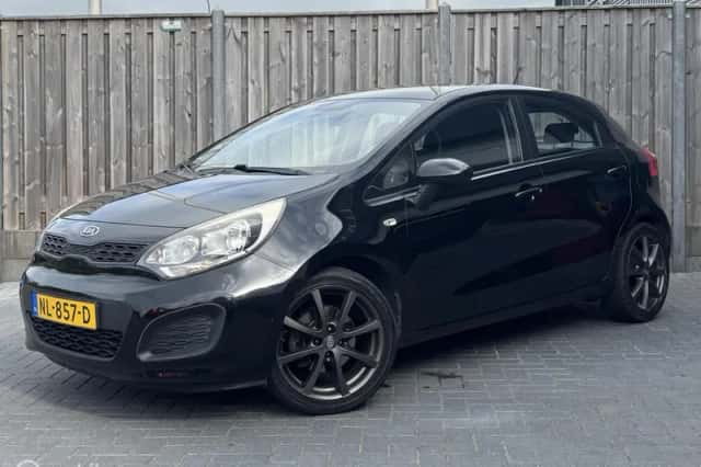 Kia Rio (2013) thumbnail 1