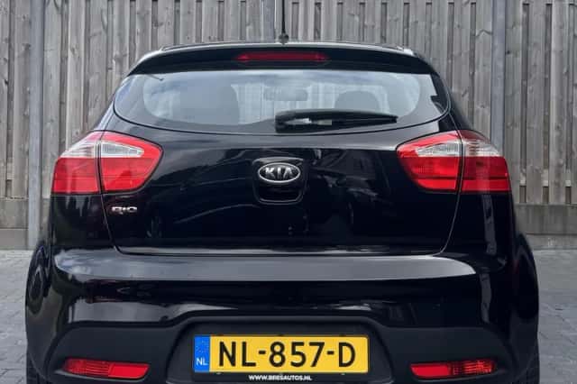 Kia Rio (2013) thumbnail 5
