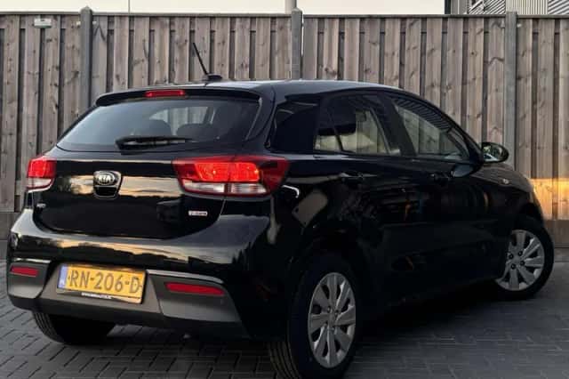 Kia Rio (2018) thumbnail 3