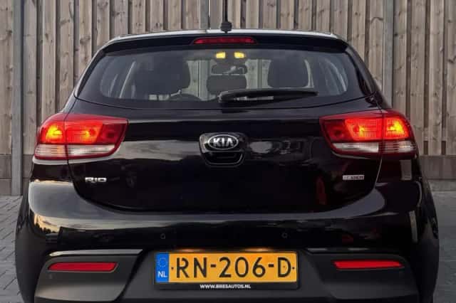 Kia Rio (2018) thumbnail 5
